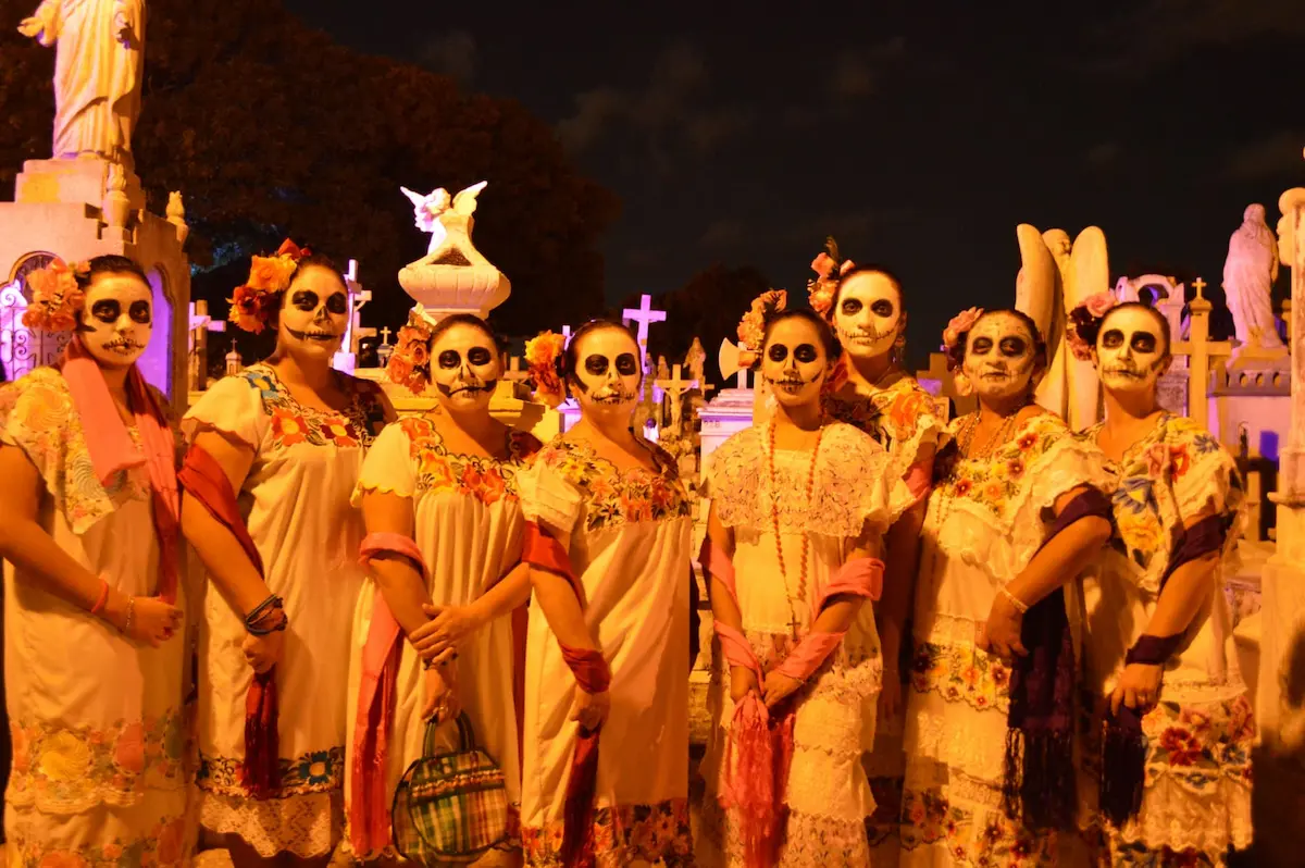 Image of people gathering at the cemetary on Day of the Dead